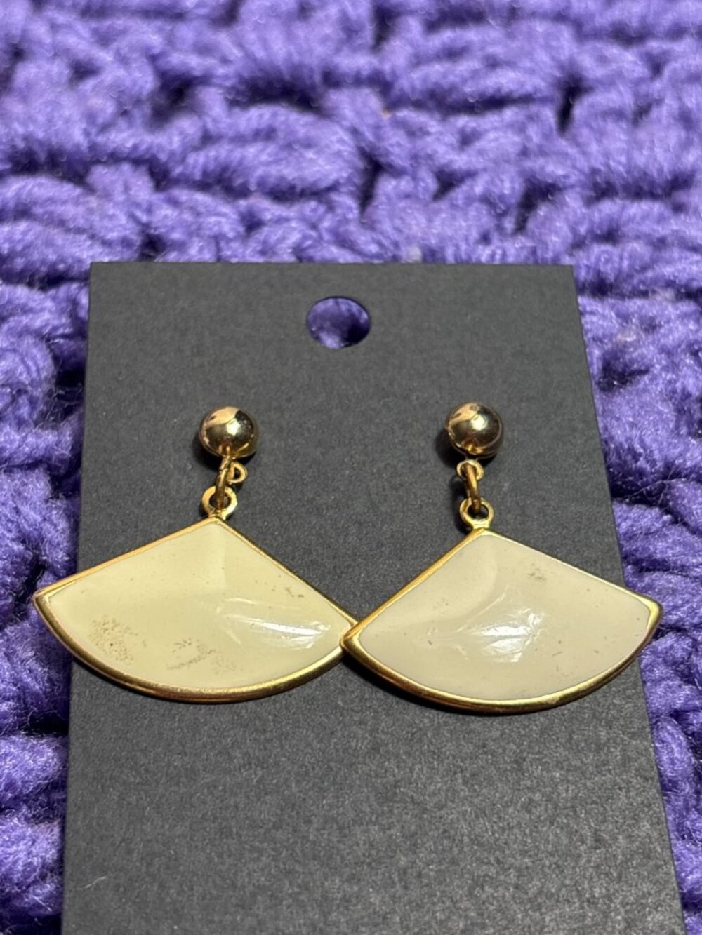 Vintage Fan Dangle Earrings Goldtone Cream Enamel 1.25 inches